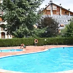 Acogedor Con Piscina Compartida Y Opcion A Parking * Jaca