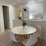 Acogedor Con Piscina Compartida Y Opcion A Parking *