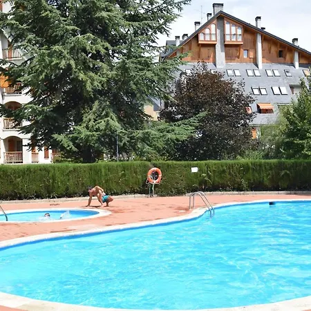 Acogedor Con Piscina Compartida Y Opcion A Parking * Jaca