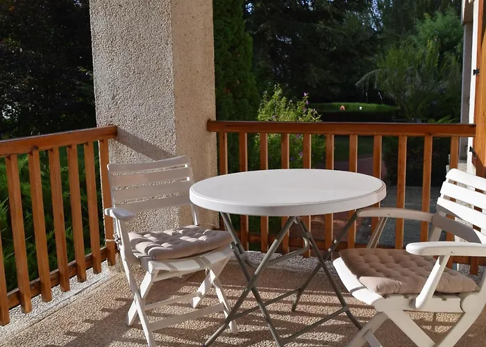 Acogedor Con Piscina Compartida Y Opción A Parking