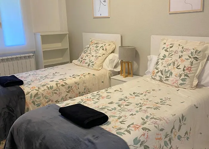 Acogedor Con Piscina Compartida Y Opción A Parking Jaca