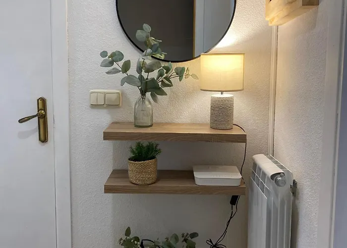 Acogedor Con Piscina Compartida Y Opción A Parking