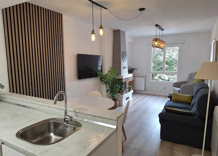 Acogedor Con Piscina Compartida Y Opción A Parking Apartamento Jaca